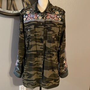 JOHNNY WAS CAMOUFLAGE EMBROIDERED MILITARY DRAWSTRING COAT.